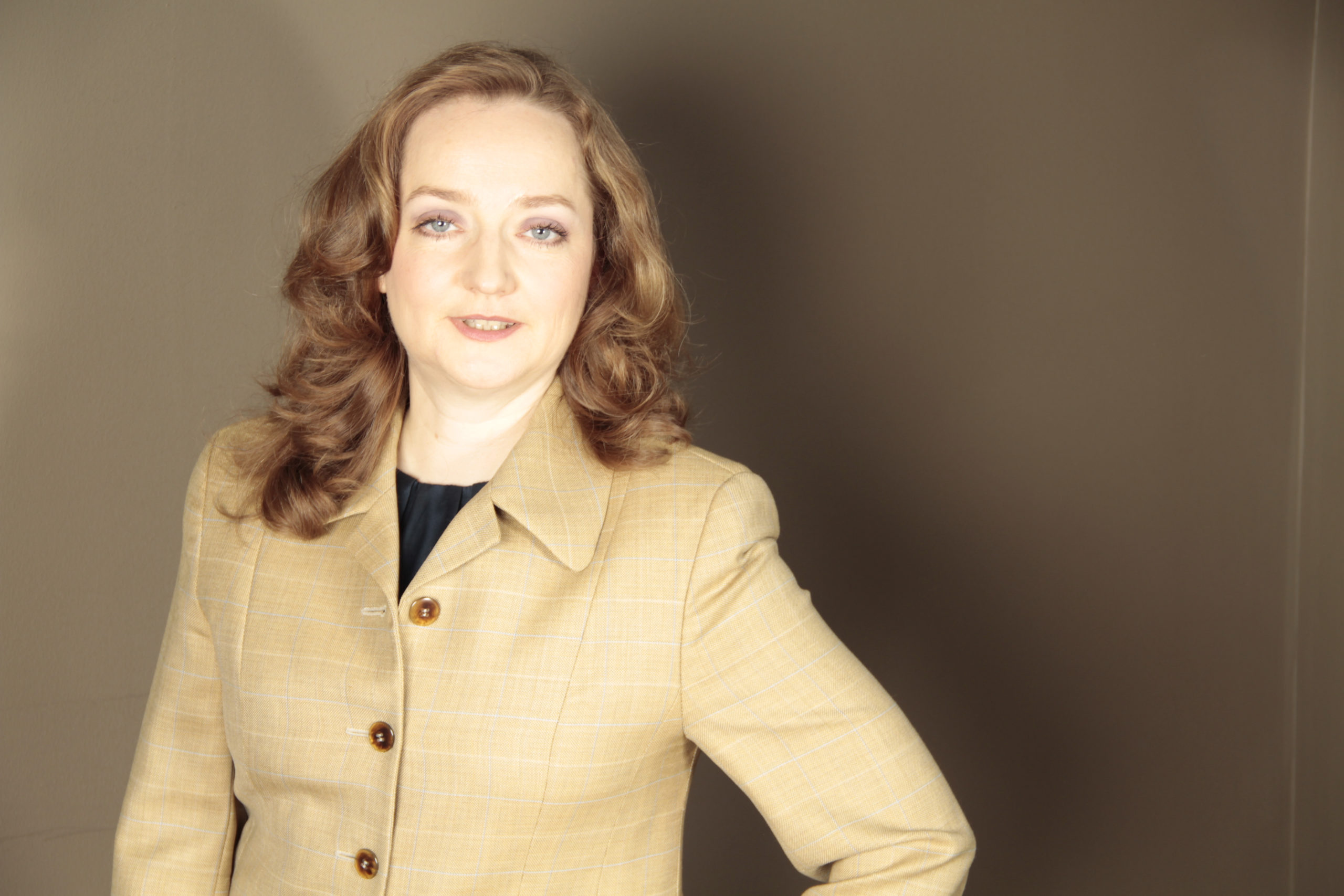 Vera gelbes Jackett Oberkoerper Foto von Vera Szymansky